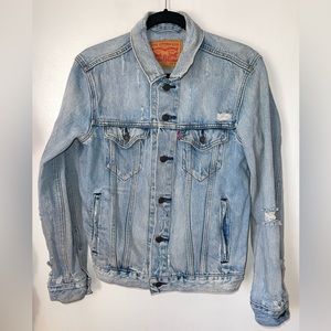 Levi’s denim distressed trucker jacket size small
